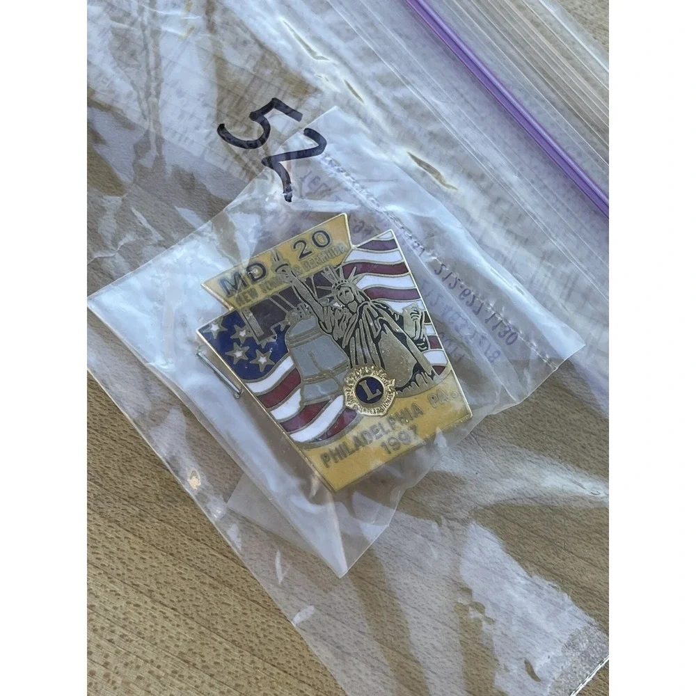 Lions Club‎ 1997 MD 20 Philadelphia PA New York & Bermuda Lapel PIN Vintage